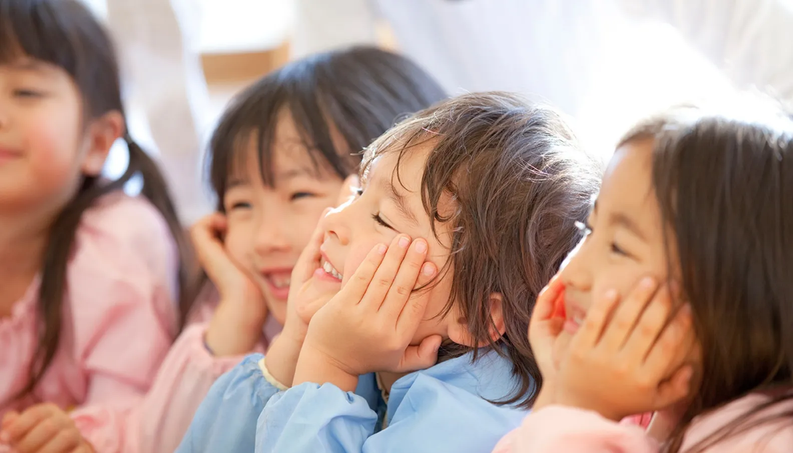 幼児たちの笑顔